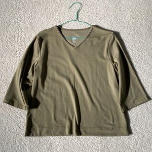 Moving Comfort v-neck 3/4 sleeve stretch top Medium